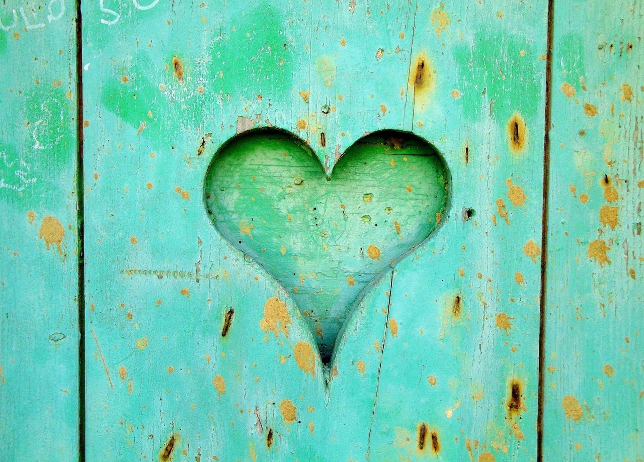 An image in green showing a heart in the door refering to the love for customer complains