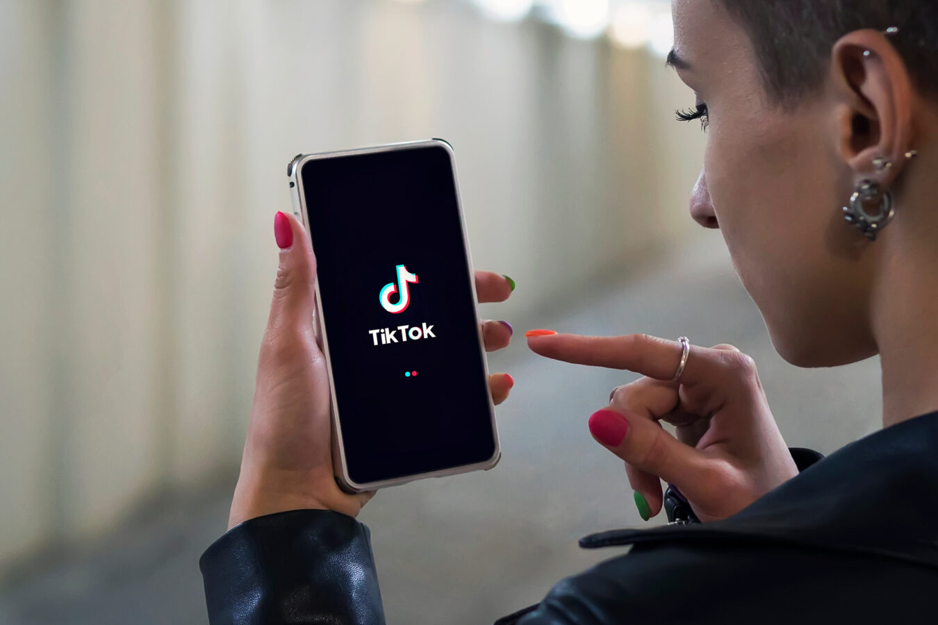an image showing a young person using tiktok for social media marketing purposes.