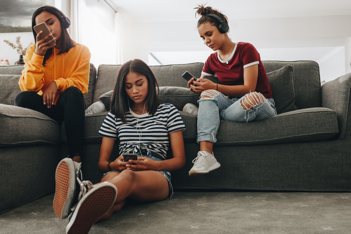 US teens stay online ‘almost constantly’ as YouTube and TikTok dominate