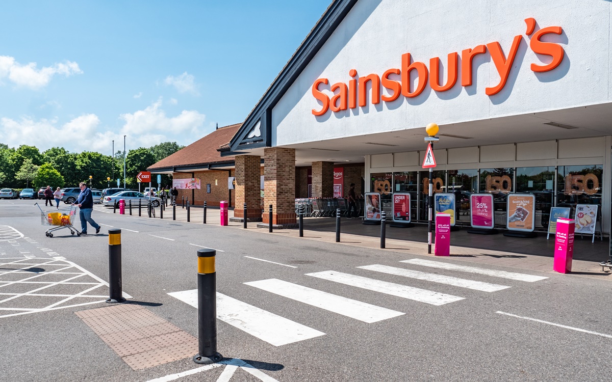 Sainsbury to cut 3,000 jobs